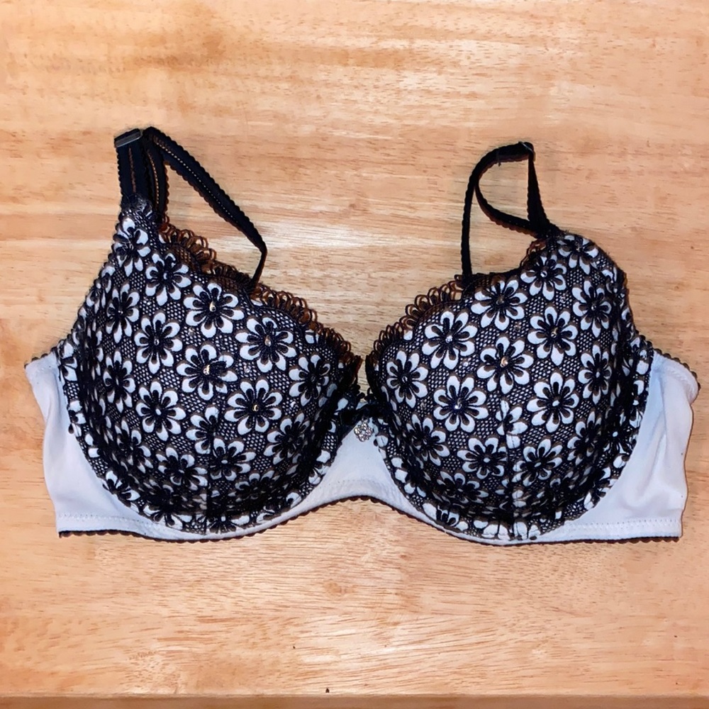 Victoria’s Secret Body by Victoria Lined Demi Bra 34D